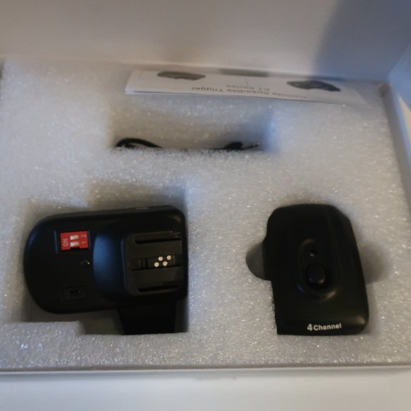 NIB Cowboy Studio FM Digital Radio Strobo Trigger Model PT-04S1 - Picture 3 of 6